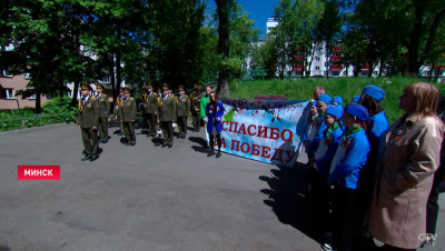 В Советском районе Минска поздравили ветеранов с Днём Победы с оркестром, цветами и подарками