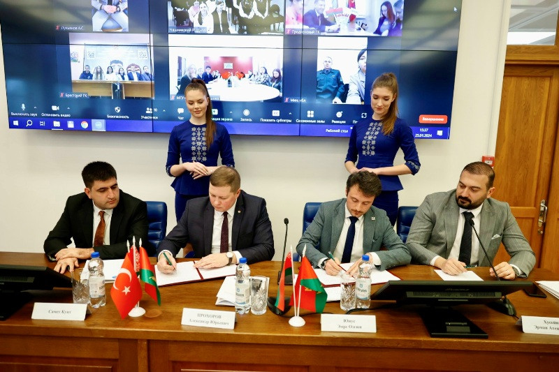 БРСМ и молодежные организации Турции подписали соглашения о сотрудничестве