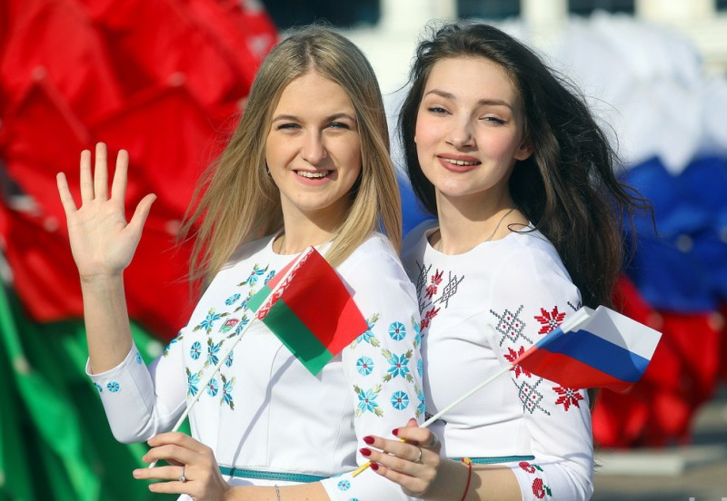 День единения народов Беларуси и России отмечается 2 апреля